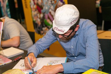 Köln, Almanya - 28 Haziran 2019: Mawil (* 1976, Alman illüstratör), Ccxp Köln 'de dört günlük hayran toplantısı