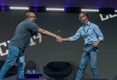 Köln, Almanya - 28 Haziran 2019: Ccxp Köln 'de Robert Milazzo ve Chuck Palahniuk, dört günlük hayran toplantısı