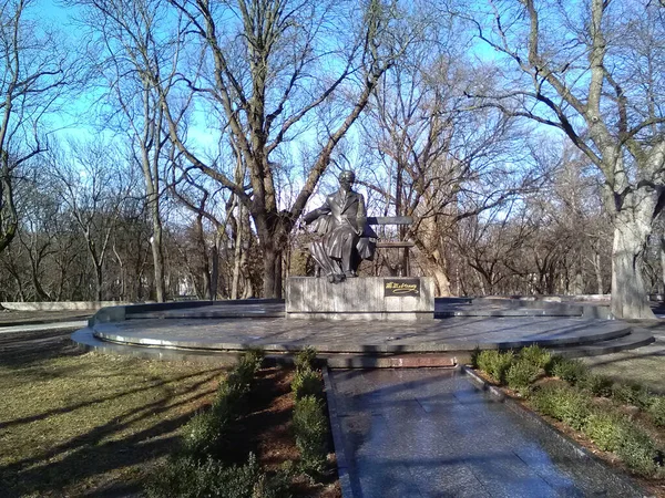 Taras Shevchenko anıtı. Ukrayna, Chernihiv.