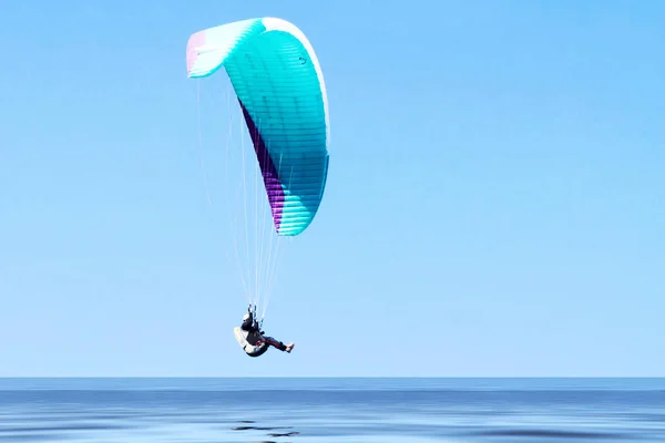 Paragliding over the Denmarks North Sea coastline — Stock Photo, Image