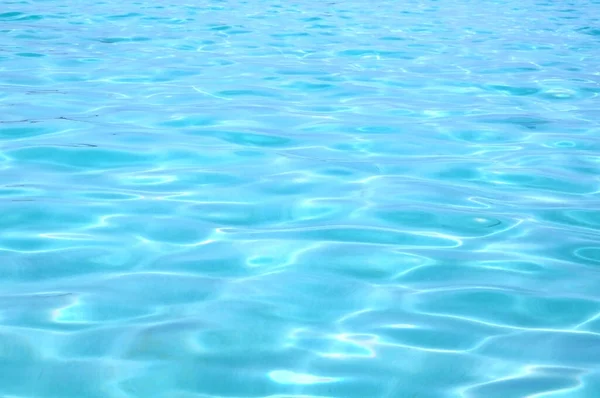 Textura do oceano ou da água do mar. Idéia de umas férias de verão ou água azul-turquesa clara Fotos De Bancos De Imagens