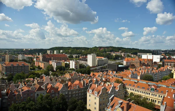 11 août 2019. Gdansk, Pologne. Vieille ville - vue panoramique depuis la tour de l'hôtel de ville . — Photo