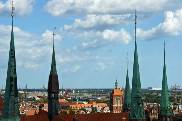 11 août 2019. Gdansk, Pologne. Vieille ville - vue panoramique depuis la tour de l'hôtel de ville . — Photo