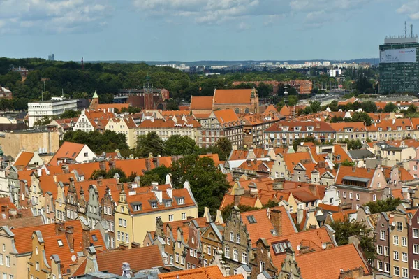 11 août 2019. Gdansk, Pologne. Vieille ville - vue panoramique depuis la tour de l'hôtel de ville . — Photo