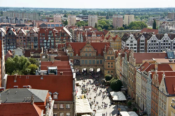 11 août 2019. Gdansk, Pologne. Vieille ville - vue panoramique depuis la tour de l'hôtel de ville . — Photo