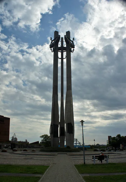 12 August, 2019 GDANSK, POLAND. Monument of the Fallen Shipyard Workers, Center of Solidarnosc, Gdansk, Poland. — Stock Photo, Image