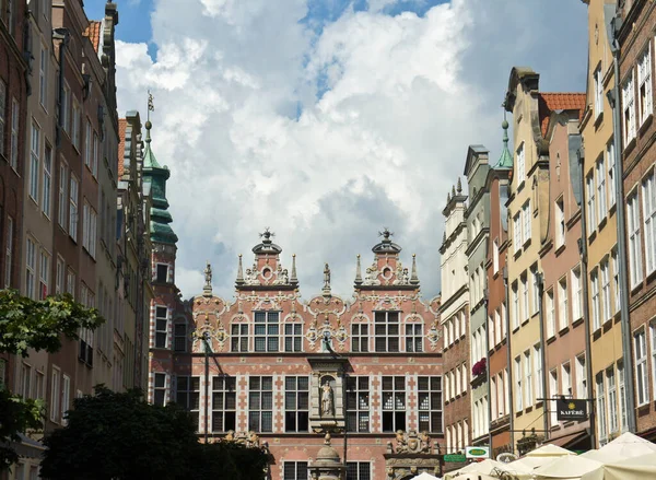 Façade colorée de la vieille ville de Gdansk, Pologne . — Photo