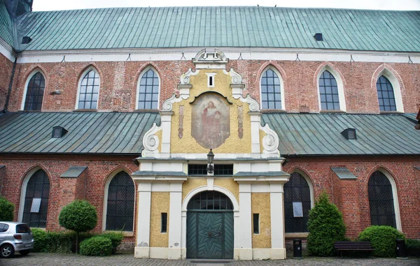 Bejárat Oliwa katolikus katedrálisba, Gdansk, Lengyelország. — Stock Fotó