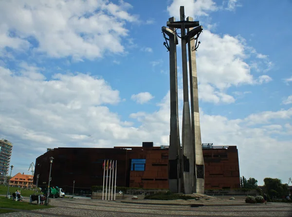 12 agosto, 2019 GDANSK, POLONIA. Monumento dei Lavoratori Caduti, Centro Solidarnosc, Danzica, Polonia . — Foto Stock