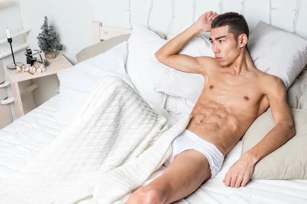 Young handsome man rest in bed. Sexy naked guy is resting — Stock Photo, Image