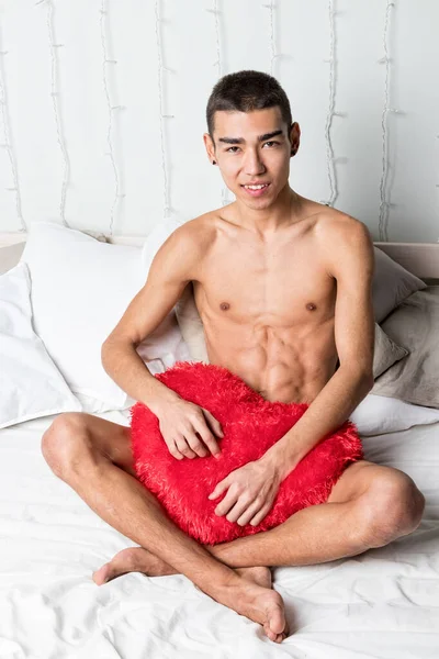 Young handsome man rest in bed. Sexy naked guy is resting — Stock Photo, Image