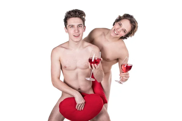 Два Смішні Голі Хлопці Тримають Окуляри Червоним Вином Серцем Ізольовані — стокове фото