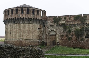 Imola, Bologna, İtalya 'daki ünlü ortaçağ Rocca Sforzesca' sı.