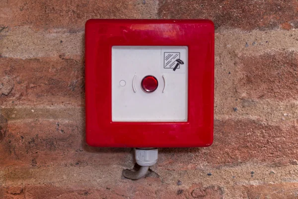 Przycisk Alarmu Przeciwpożarowego Czerwonym Polu — Zdjęcie stockowe