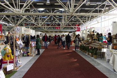 Bologna / İtalya - 16 Kasım 2019: Il Mondo Creativo (Yaratıcı Dünya) Bologna, İtalya, yaratıcı alışveriş, ürün, fuar, model gösterisi, ev dekorasyonu. 