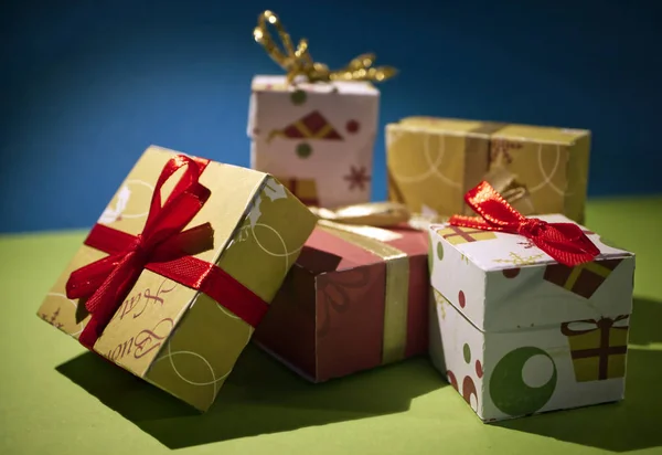 Kompozice Malými Vánočními Dárkovými Krabicemi Veselé Vánoce Koncept — Stock fotografie