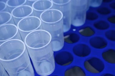 Mikropipet için mavi plastik raftaki mikroplar: 1 ml