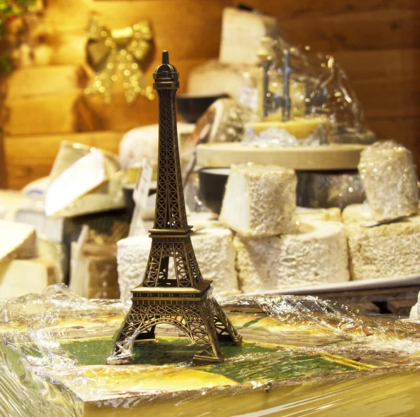 Eiffel Tower Model Kit Traditional French Cheeses — ストック写真