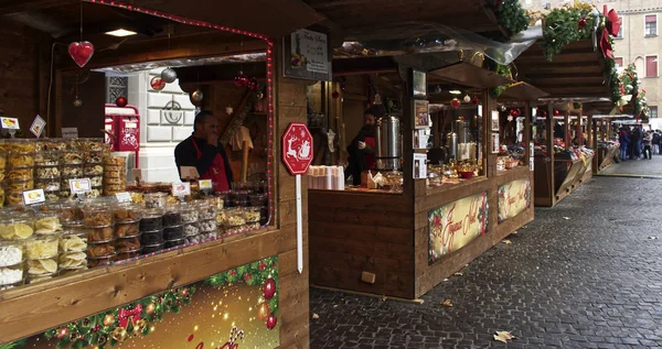 Bolonia Italia Diciembre 2019 Compras Mercado Francés Navidad Bolonia Piazza — Foto de Stock