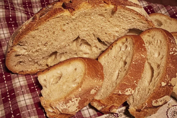 Apulian ekmeği. Geleneksel Altamura İtalyan ekmeği 