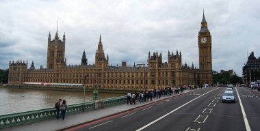 Londra / İngiltere Uk - 29 Haziran 2014: Westminster Köprüsü, Parlamento Binaları ve Londra Büyük Ben