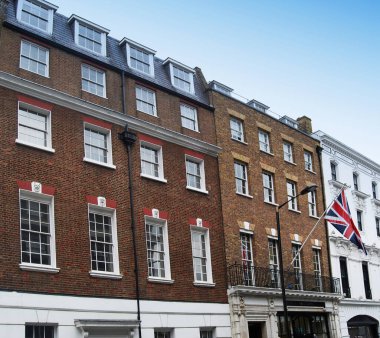 Londra 'daki Savile Row Caddesi. 30 Ocak 1969 'da Beatles' ın ünlü çatı katı konserini verdiği yer.