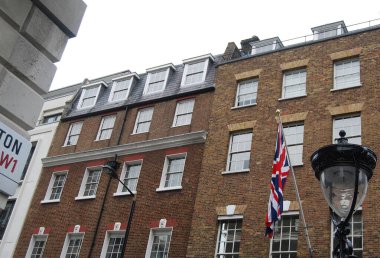 Londra 'daki Savile Row Caddesi. 30 Ocak 1969 'da Beatles' ın ünlü çatı katı konserini verdiği yer.