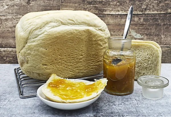 Domowy Chleb Dżemem Morelowym Tradycyjny Włoski Chleb Domowy — Zdjęcie stockowe
