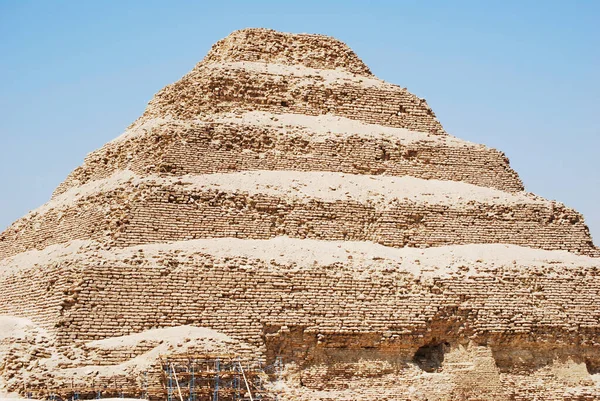 萨卡拉古老的金字塔也被称为 阶梯金字塔 埃及的第一个金字塔 — 图库照片