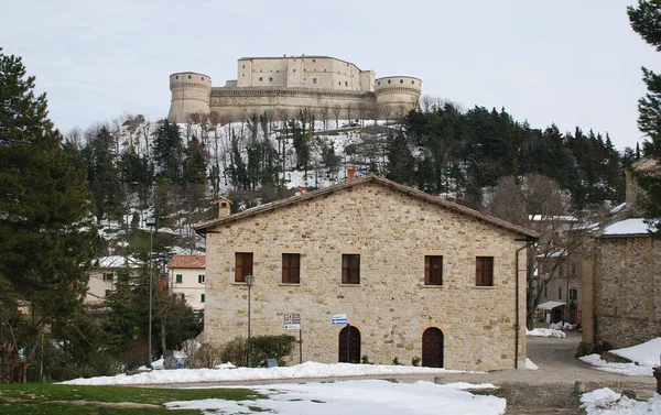 Miasto San Leo Fortecą Tle Włochy — Zdjęcie stockowe