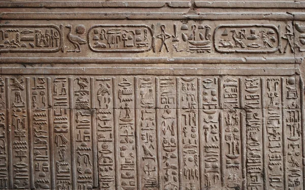 Forntida Hieroglyf Och Lättnad Väggen Ett Tempel Egypten — Stockfoto