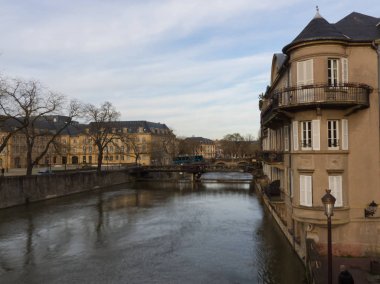 Metz şehir merkezinde Moselle görünümü