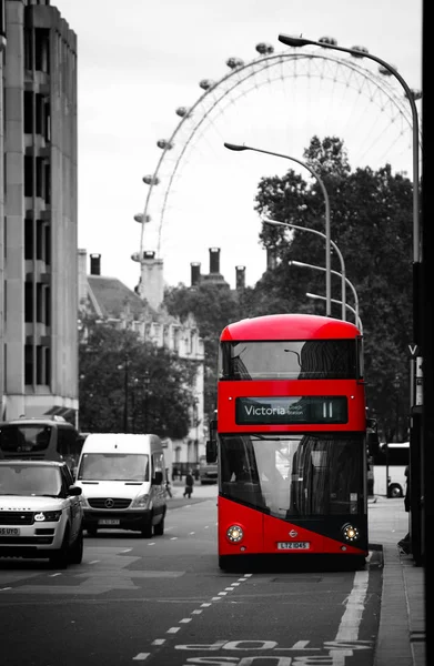 Bus rosso a due piani in giro per Londra — Foto Stock