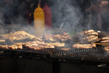 Balkan ızgarası. B-B-Q. Rostilj, Balkan mutfağı. Sokak yemeği. Yemek festivali