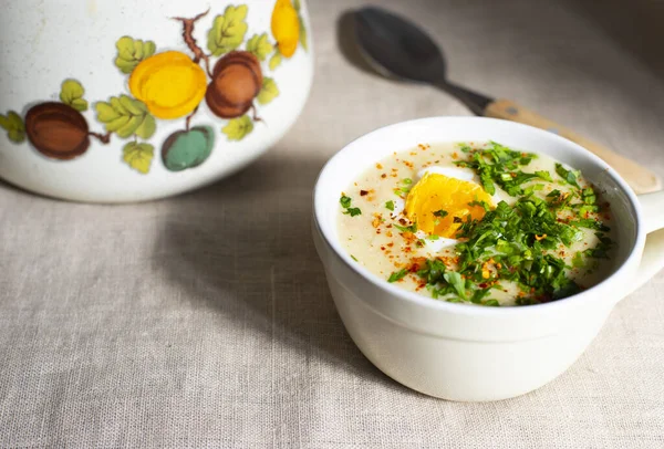 Sopa Tradicional Casera Esmalte Zurek Sopa Pascua Con Huevos Salchichas — Foto de Stock