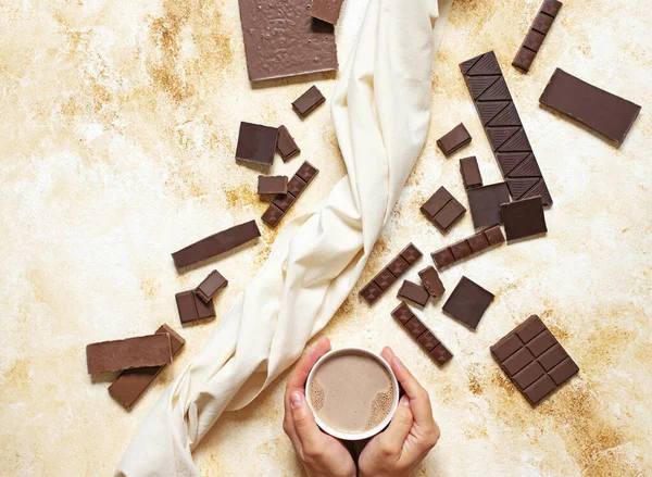 Xícara Cacau Fundo Mármore Leve Sortimento Diferentes Tipos Chocolate Cacau — Fotografia de Stock