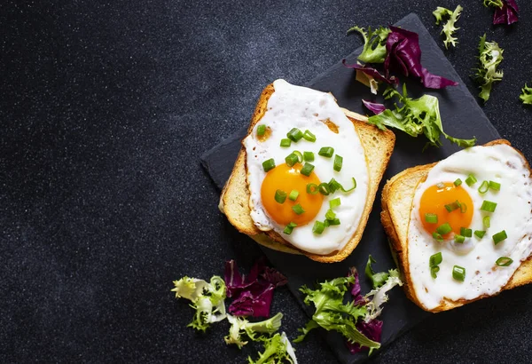 Sandwiches Ham Cheese Eggs Traditional French Croque Madame Sandwiches Served — Stock Photo, Image