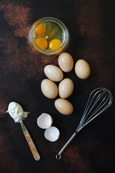 Zutaten Für Omelette Frische Hühnereier Eier Und Eigelb Einer Weißen — Stockfoto