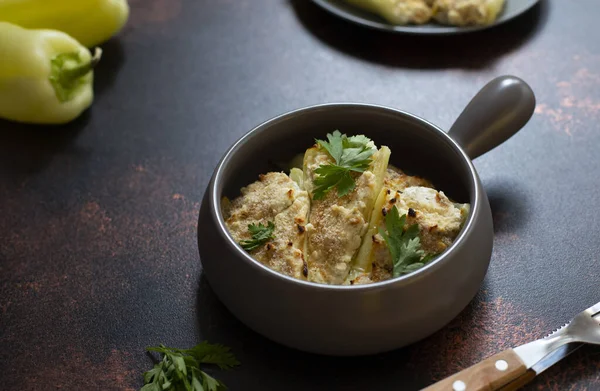 Жареный Перец Сыром Травами Подносе Выпечки Здоровая Еда Мяса Характерное — стоковое фото