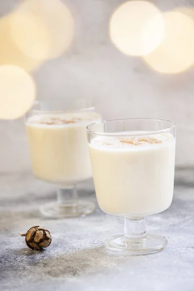 Eggnog Традиционные Домашние Рождественские Новогодние Напитки Корицей Мускатным Орехом Зимние — стоковое фото