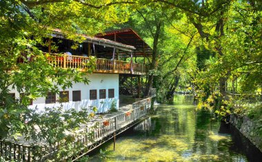 Restourant Nehri üzerinde