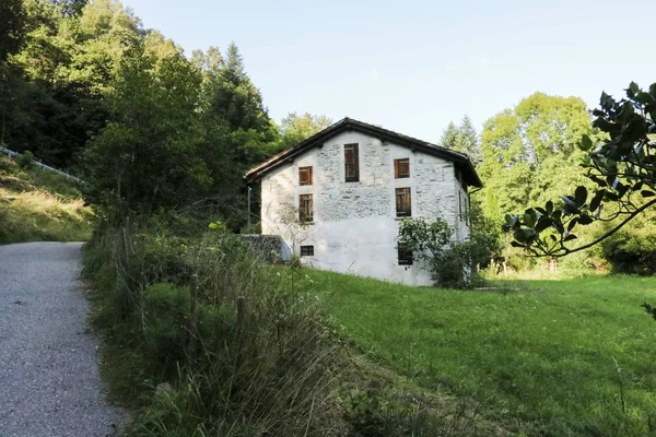 Ferienhaus Wald Auf Den Spuren Der Wunder Kanton Tessin — Stockfoto