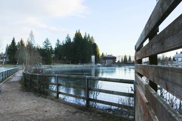 Brücke Über Den Zugefrorenen Roana See Auf Der Hochebene Von — Stockfoto