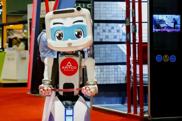 Робот, используемый для продвижения продукта на Тайской архитектурной ярмарке — стоковое фото