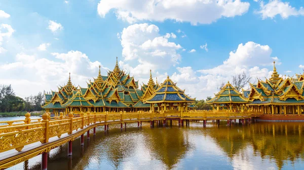 Paviljongen av de upplysta i Thailand — Stockfoto