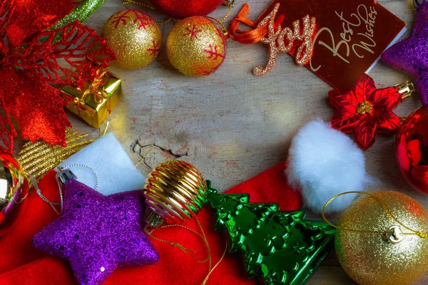 Kerst en Nieuwjaar achtergrond met decoraties — Stockfoto