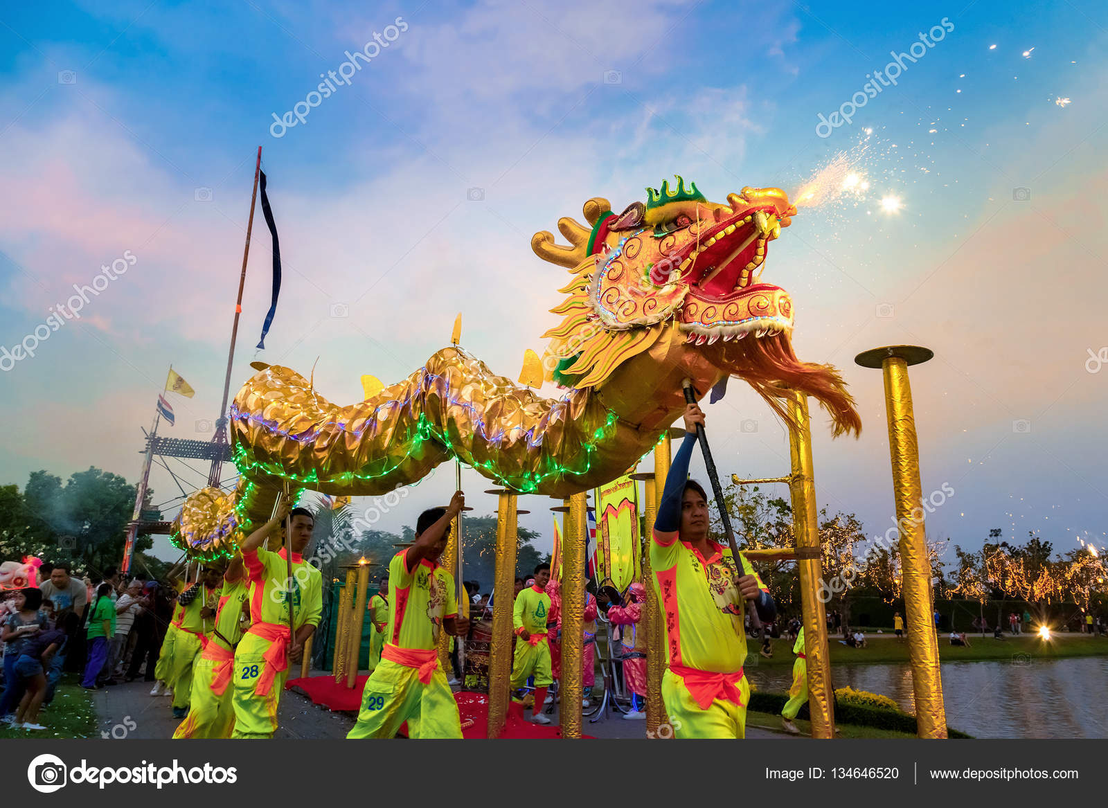 A group of people perform a dragon dance during Chinese new year's celebration – Stock Editorial Photo © cowardlion #134646520 A group of people perform a dragon dance during Chinese new year's celebration – Stock Editorial Photo © cowardlion #134646520