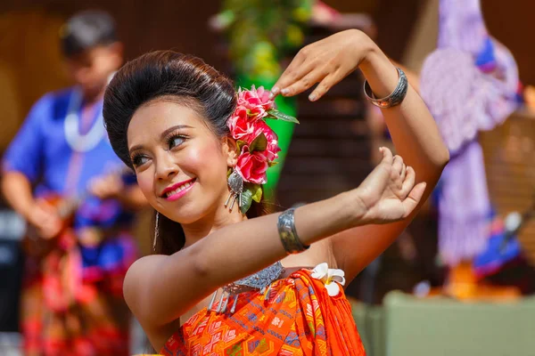 Teilnehmer am traditionellen thailändischen Kulturfestival — Stockfoto