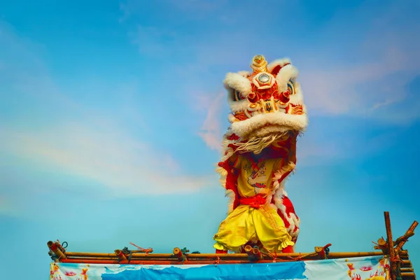 中国の新年のお祝いでライオン ダンス — ストック写真