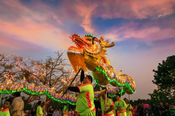 Çin yeni yılı Kutlama dansında Dragon — Stok fotoğraf